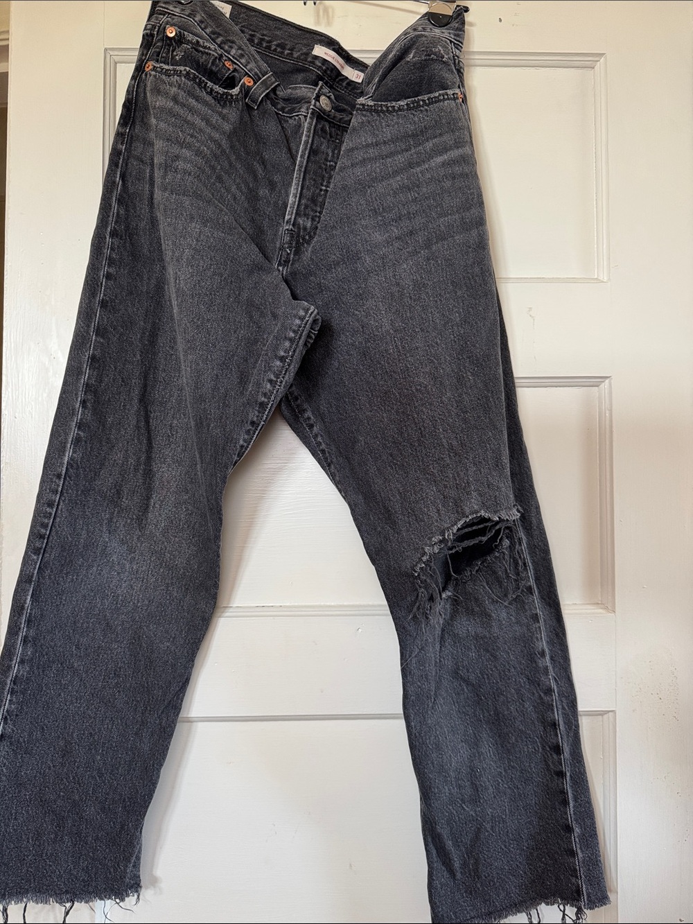 Levi’s wedgie straight Black Distressed High-Waist Jeans 31